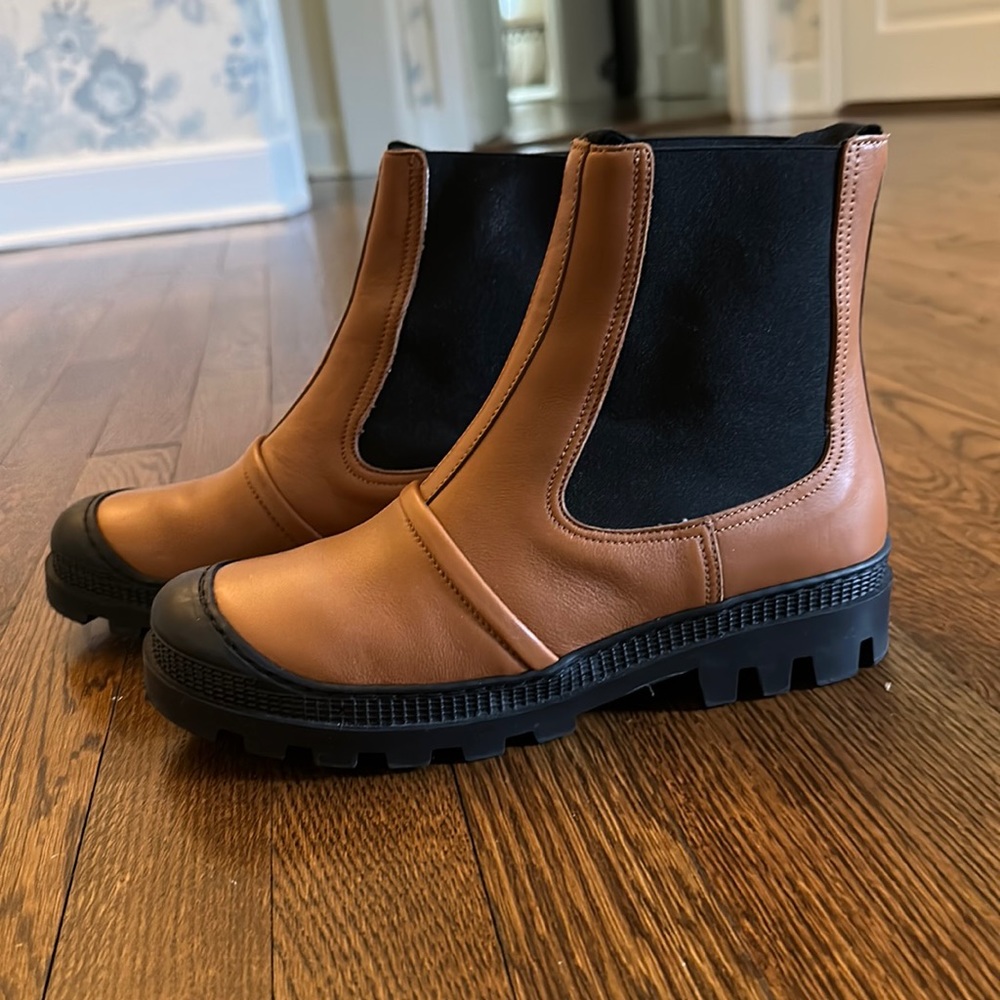 Loewe chelsea Boots size 38